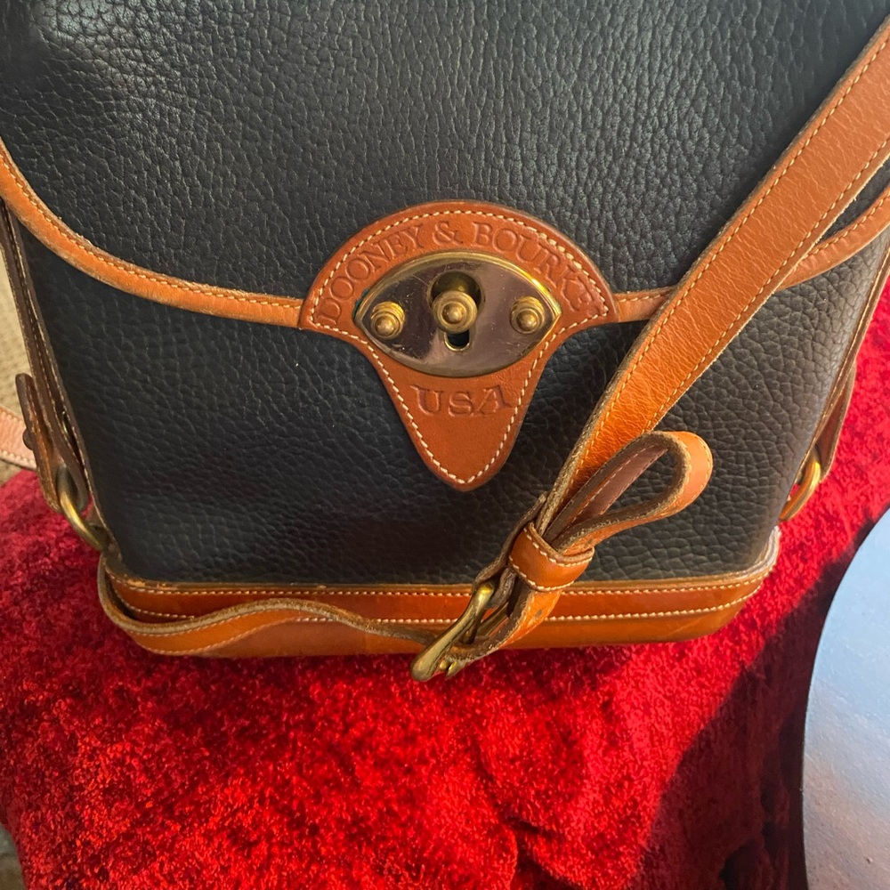 AUTHENTIC…Dooney & Bourke Crossbody